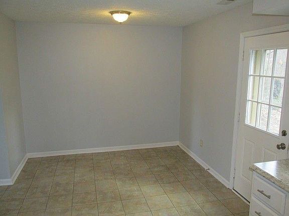 3rd image of 577 Holly Ct S