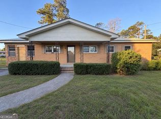526 Soloman St, Swainsboro, GA 30401