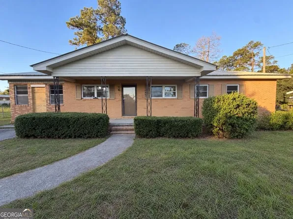 526 Soloman St, Swainsboro, GA 30401