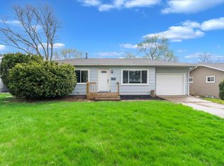 2707 Cypress Dr, Bettendorf, IA