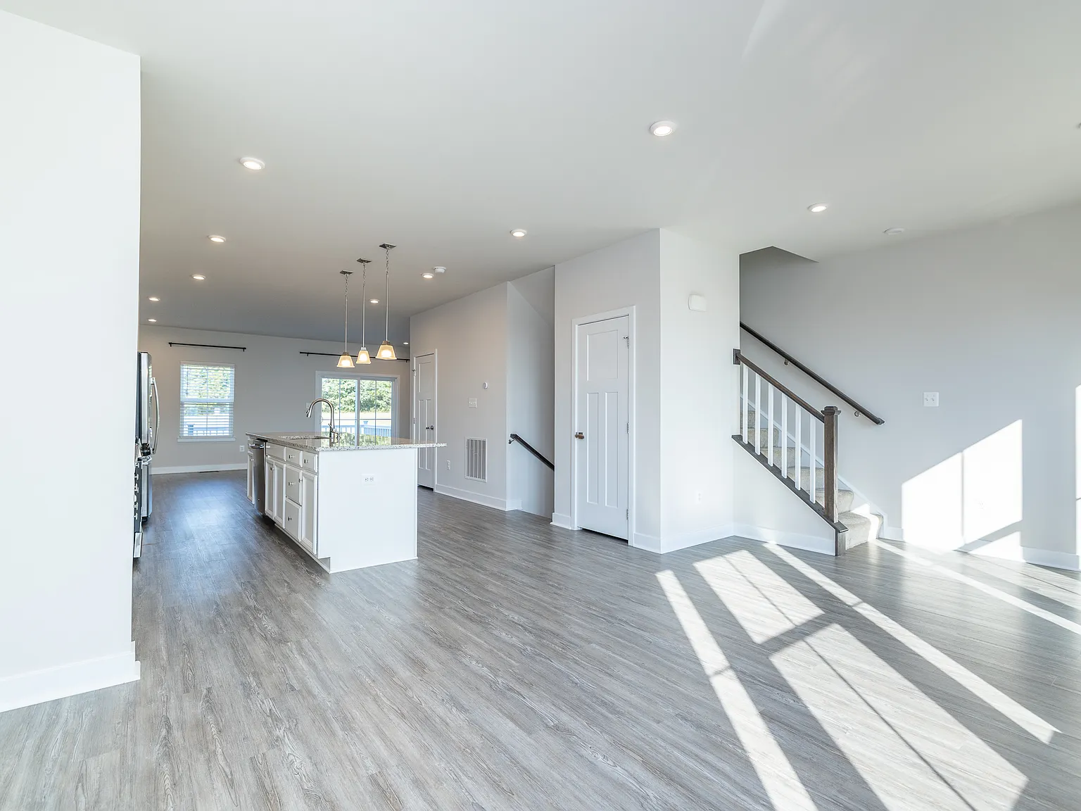 4 bed, 3.5 bath, 2816 sqft, $2,500 — Photo 4