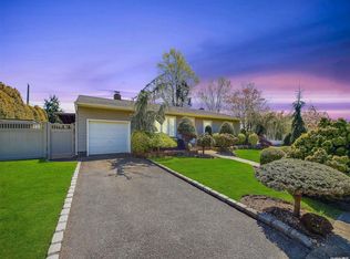164 Gardner Ave, Hicksville, NY 11801