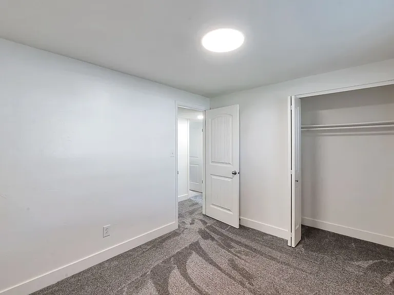 2151 W 300 N — Photo 23