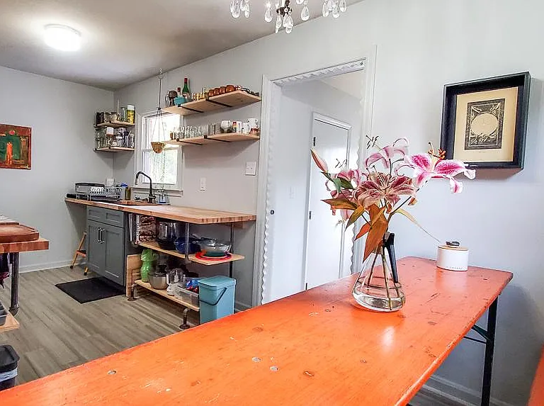 Eat-In Kitchen