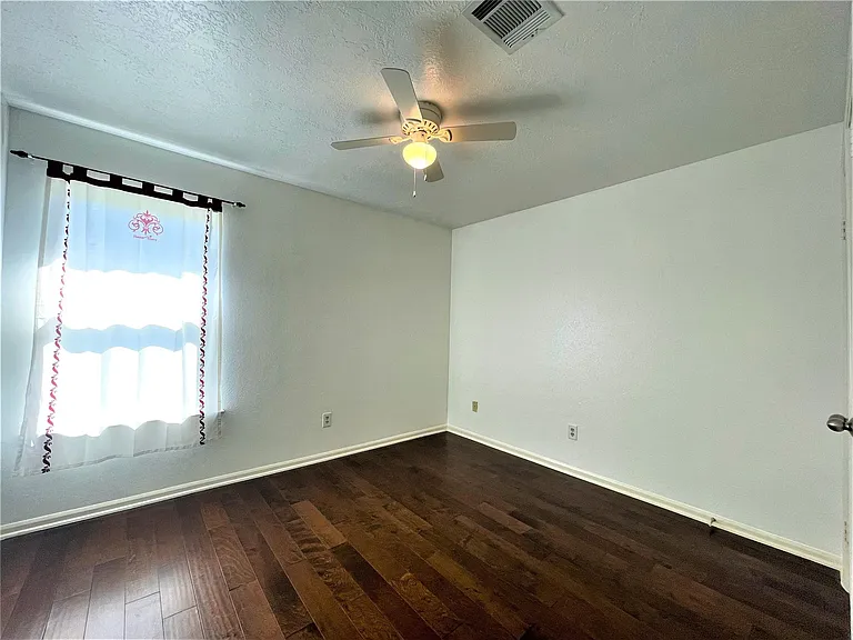 834 Island Meadow Ct — Photo 15