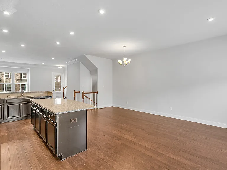 160 Seneca Pl — Photo 13