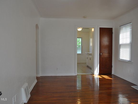 4th image of 526 California Blvd