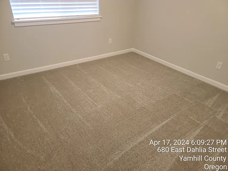 680 Dahlia St — Photo 8