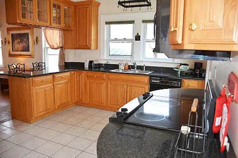 91 E Grand Ave — Photo 4