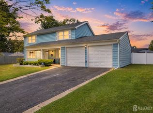 2 Harrington Cir, Willingboro, NJ 08046