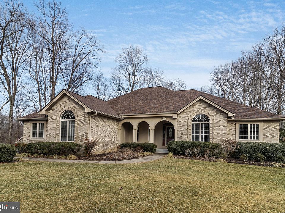 1st image of 390 Madeline Dr