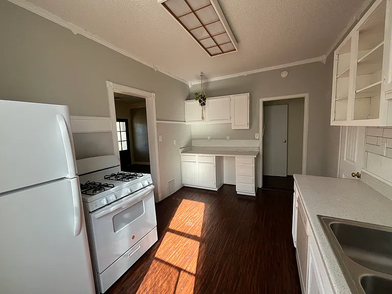 1322 W Kiowa St — Photo 8