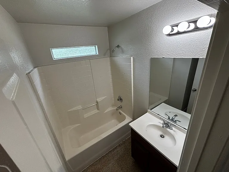 501 S Henderson St — Photo 13