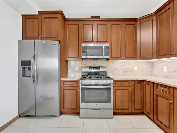 842 Ocean Parkway image 8 of 15