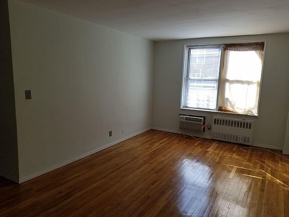 2nd image of 13720 45th Ave APT 3W