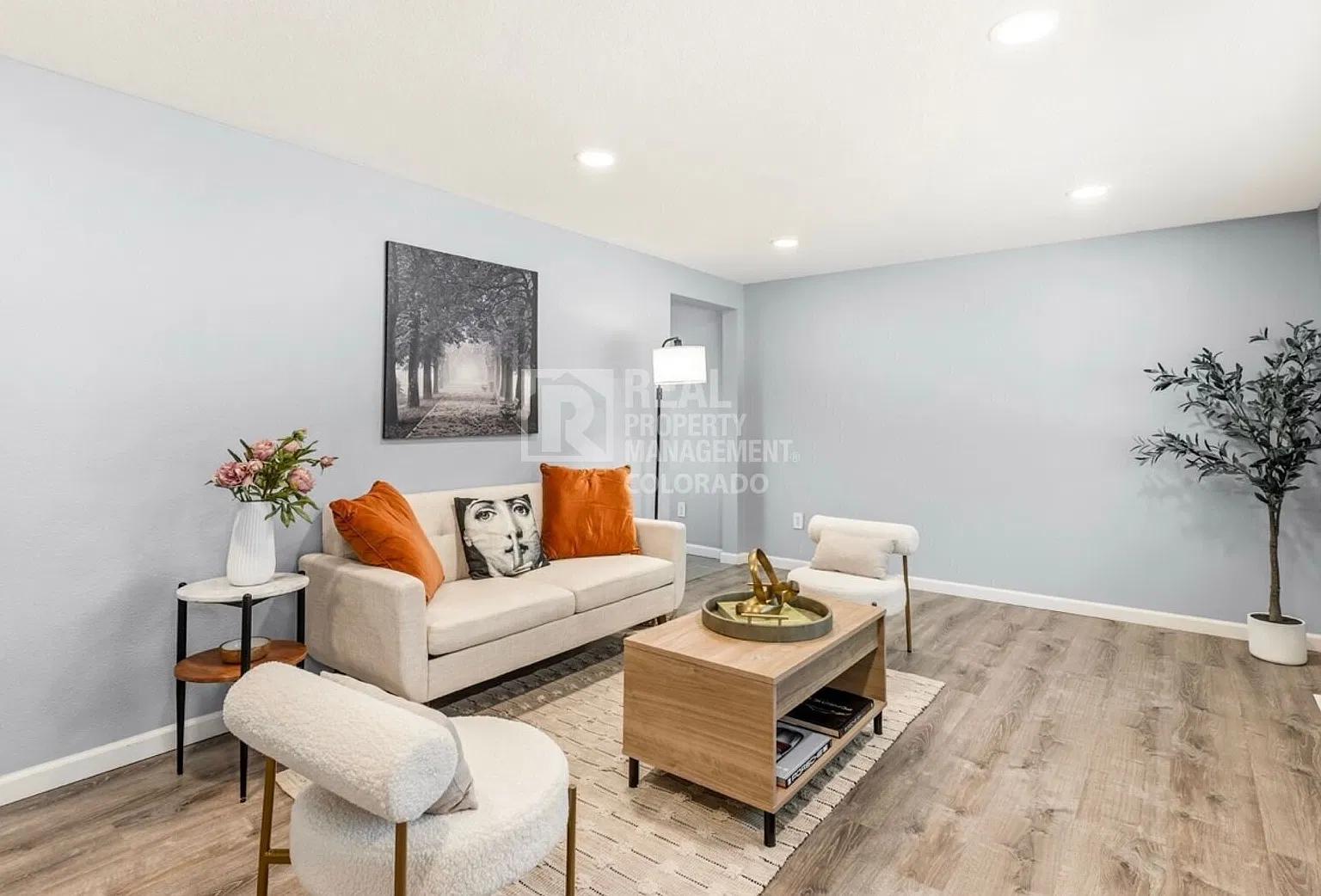 Beautifully Updated Englewood Home 5 Bedrooms, 2 Bathrooms, 2,016 Sq. Ft — Photo 4