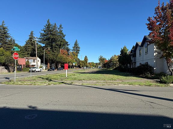 4th image of 1102 North Street