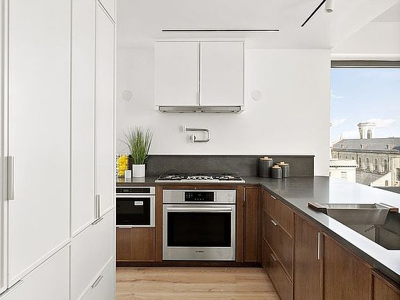 3rd image of 653 Bergen St Unit Penthouse