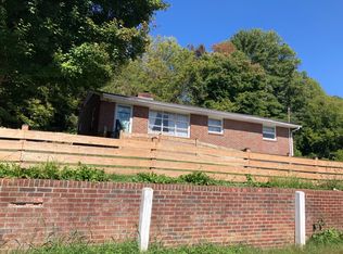 209 Charleston St, Weber City, VA 24290