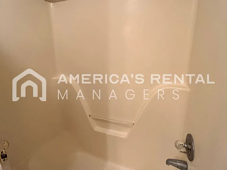 211 Winterberry Ln — Photo 17