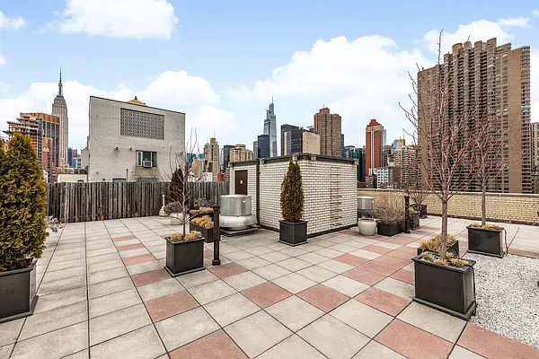 Sold by Douglas Elliman | media 8