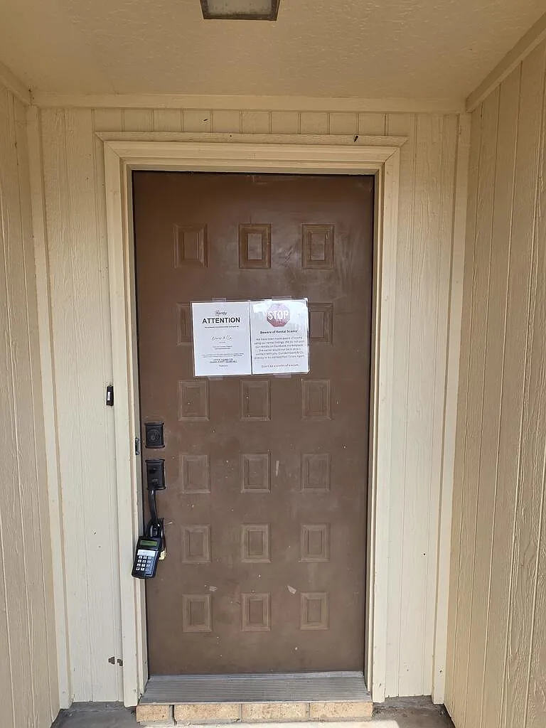 3 bed, 2.0 bath, 1711 sqft, $2,000 — Photo 2