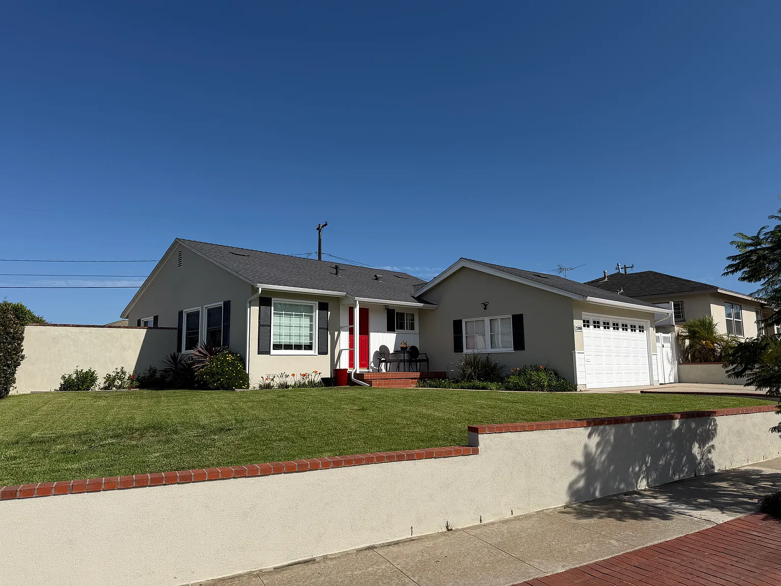 3 bed, 1120 sqft, $4,850 — Photo 3