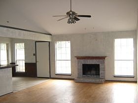 4th image of 404 Canterbury St