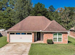 23621 S Point Dr, Denham Springs, LA 70726