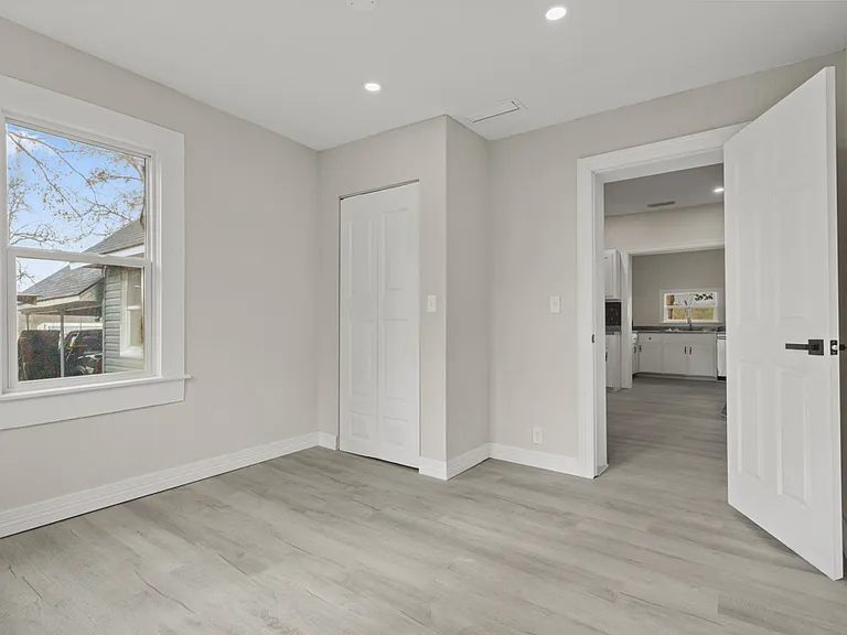 760 E Johnson St — Photo 20
