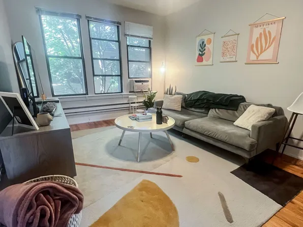 627 W Melrose St, Chicago, IL