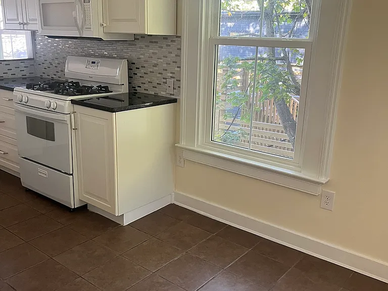 896 Quinnipiac Ave #3 — Photo 6