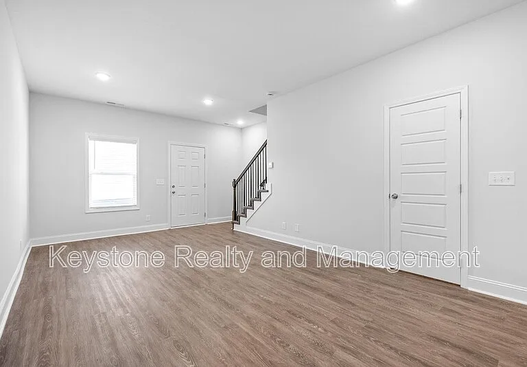 750 Tracy Ln #J-104 — Photo 6