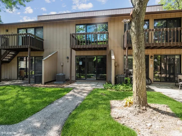 20 Saint Thomas Colony APT 2, Fox Lake, IL 60020