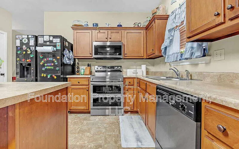 3 bed, 2.0 bath, 1472 sqft, $1,400 — Photo 3