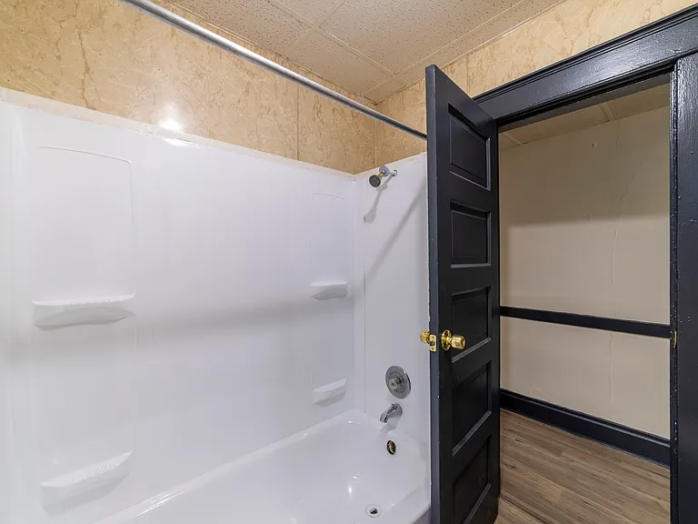1612 Broadway St #4 — Photo 18