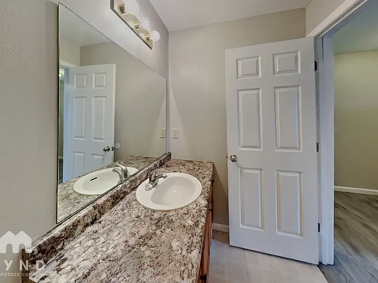 1130 S Clifton Ave — Photo 12