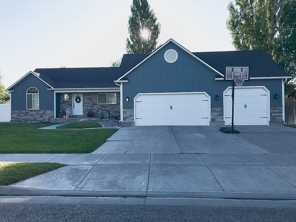 1st image of 3869 Nathan Dr