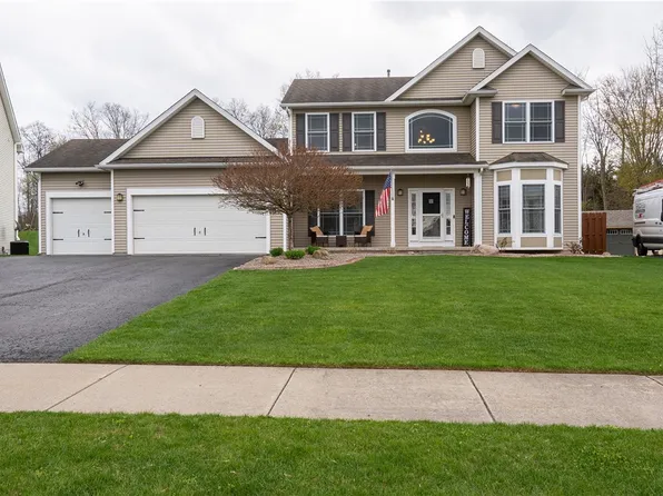 75 W Ham Cir, North Chili, NY 14514