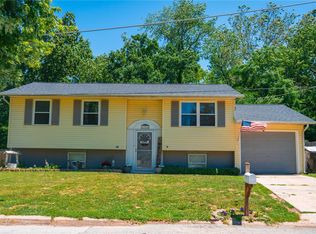 604 Mercury Dr, Godfrey, IL 62035