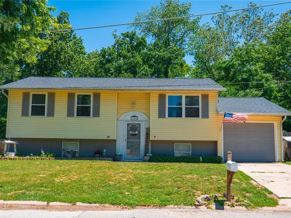 604 Mercury Dr, Godfrey, IL 62035