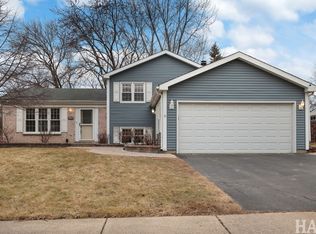 695 Trailside Dr, Lake Zurich, IL