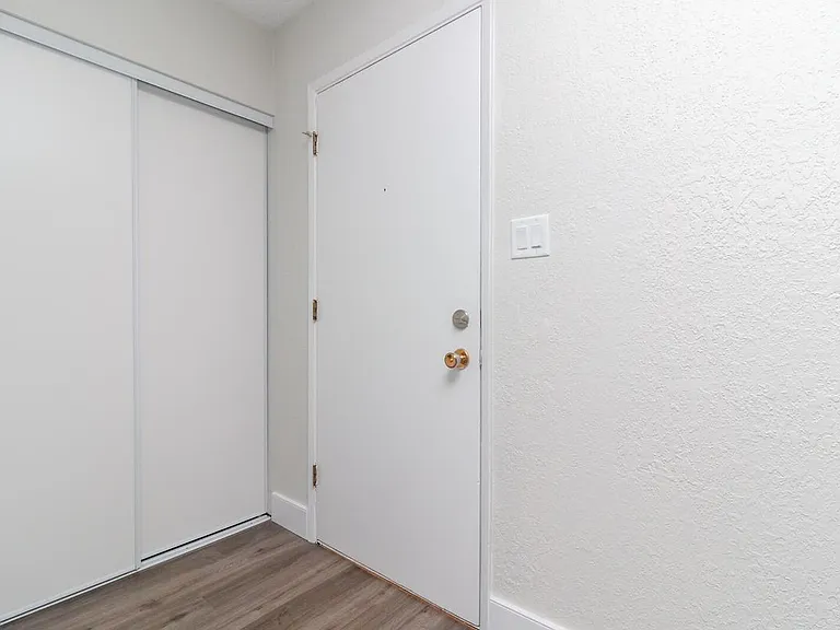 1017 Queens Ave #306 — Photo 12