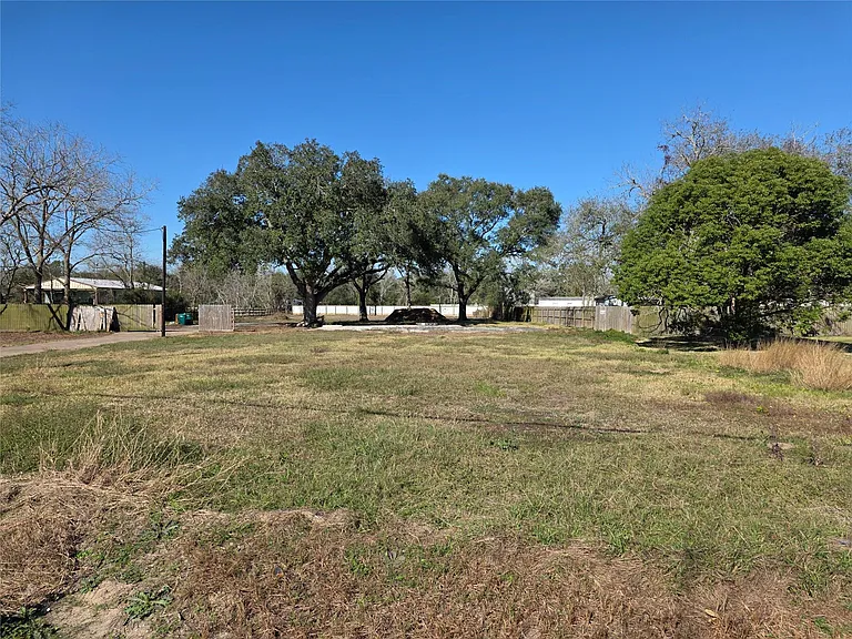 414 Gordy Rd — Photo 1