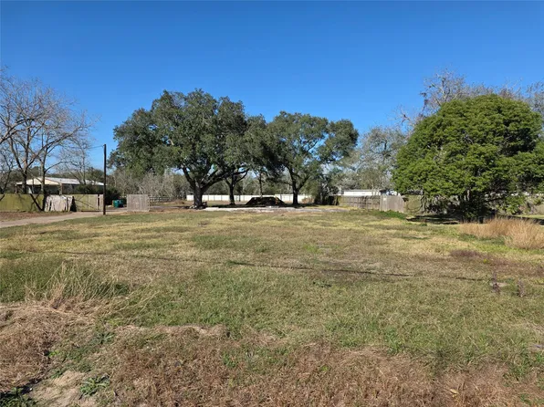 414 Gordy Rd, Bacliff, TX 77518
