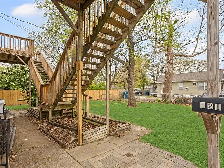 821 Niedringhaus Ave #A — Photo 22