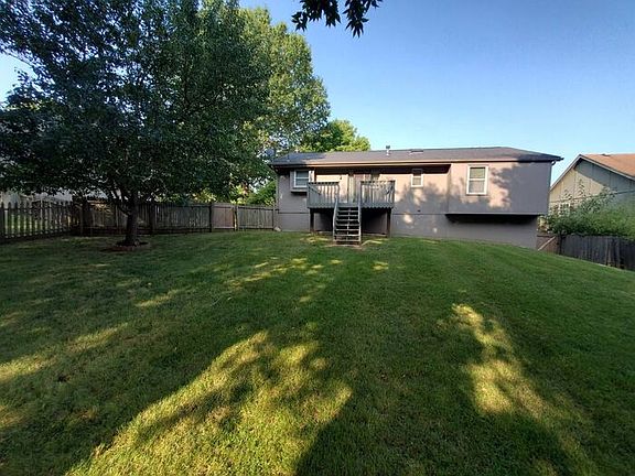 3rd image of 2433 NE Bridgeport Dr #39