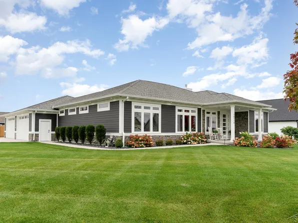 10119 Prairie View Ct, Freeland, MI 48623