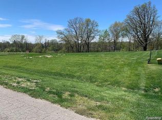550 Pheasant Ridge Ct, Ortonville, MI 48462