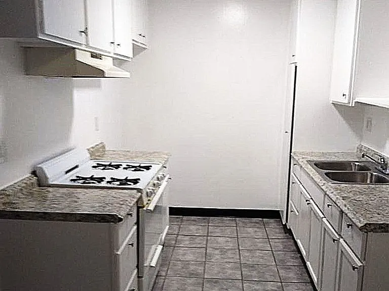8919-8931 8941 #&-8955 — Photo 3